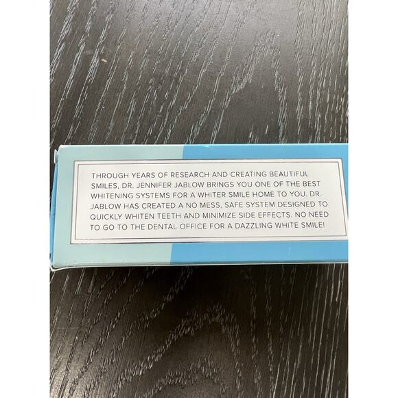 intelliWHITE Platinum Whitening Kit - 2 Gel Pen & 1 Mouthpiece .12 oz - Sealed - Picture 9 of 10